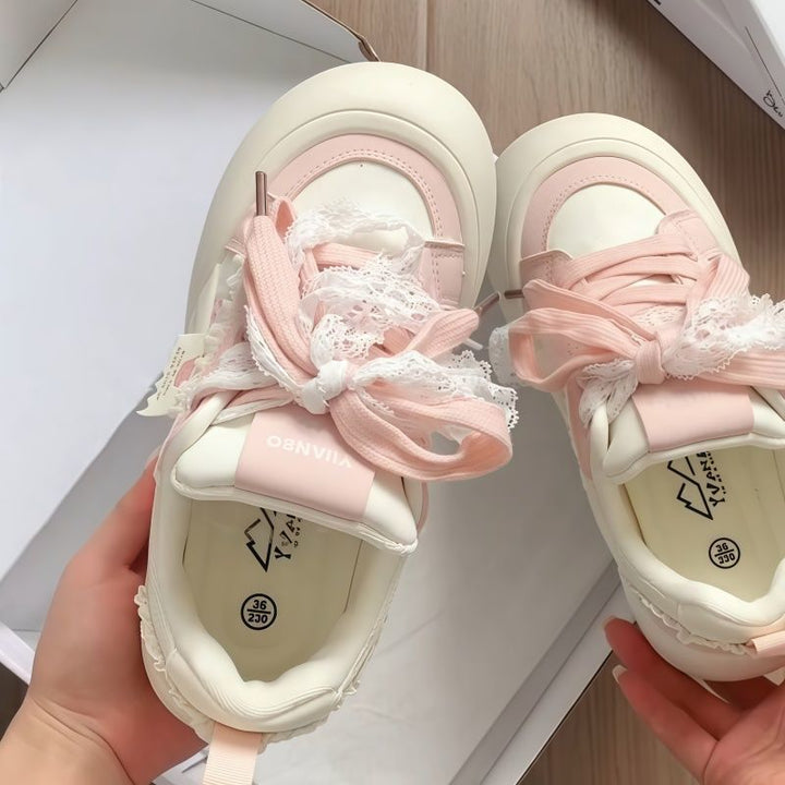 Damen Sneakers mit dekorativen Rüschen und verspielten Schleifen Echo Archiv