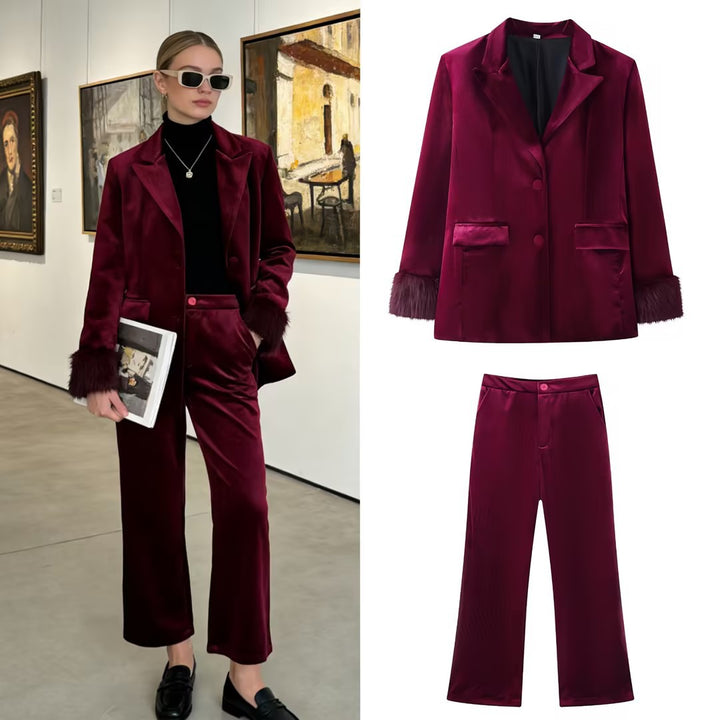 Damen Taillierter Samt-Blazer mit Kunstfellmanschetten und Pattentaschen Echo Archiv
