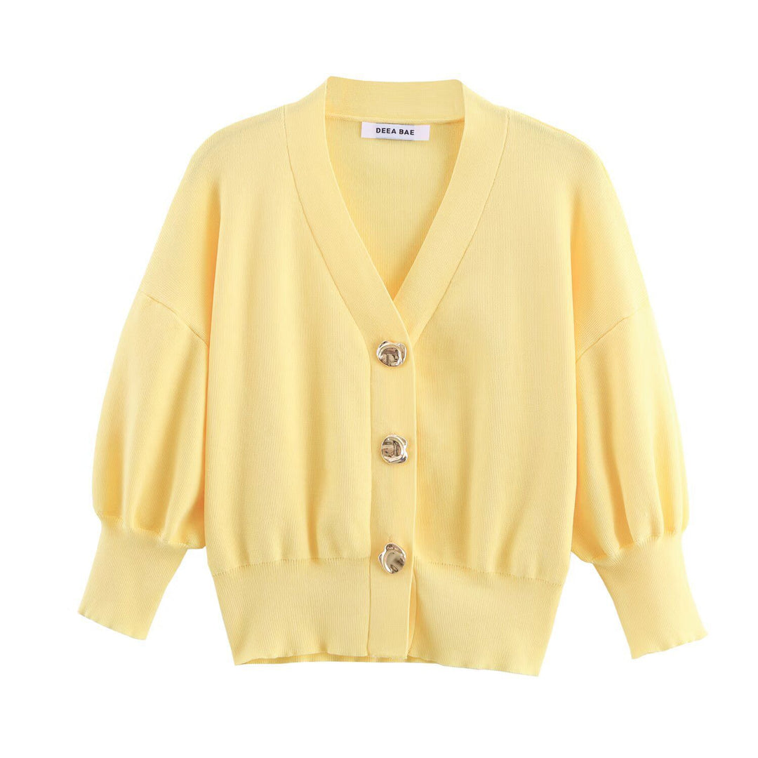 Damen Kurz geschnittener Strickcardigan mit Ballonärmeln und dekorativen Schmuckknöpfen Echoarchiv