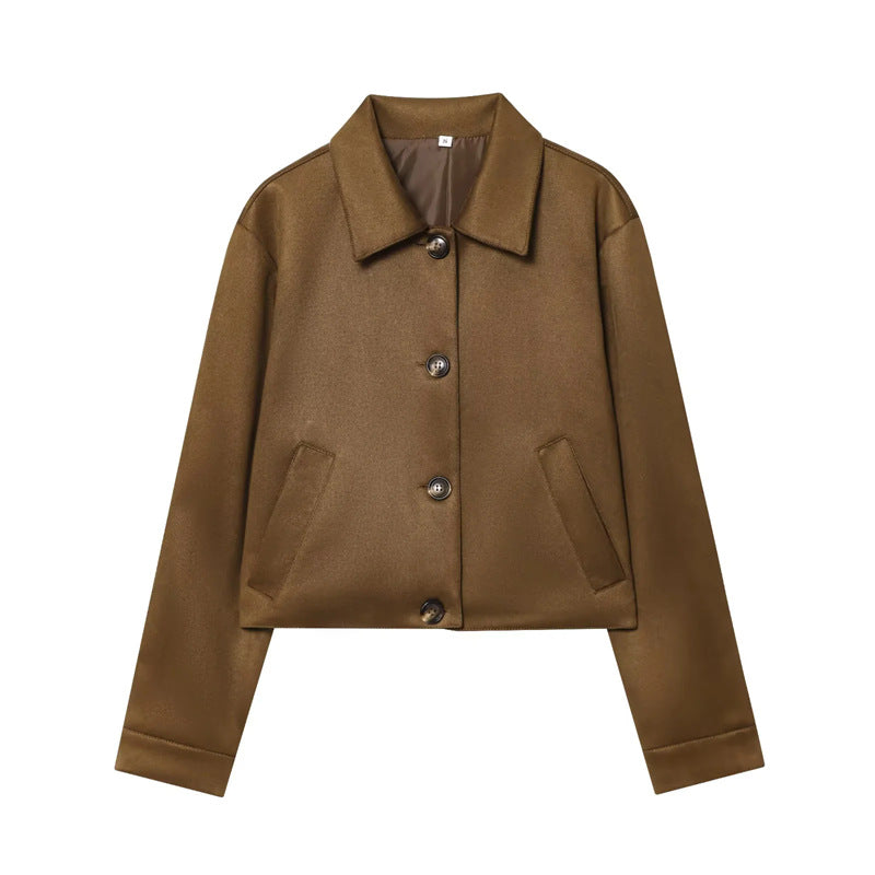 Damen kurze taillierte Boxy-Jacke mit Hemdkragen, Eingrifftaschen und durchgehender Knopfleiste – Célinea