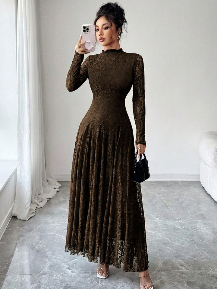 Damen Elegantes Hochzeitskleid mit Spitzenärmeln Echo Archiv