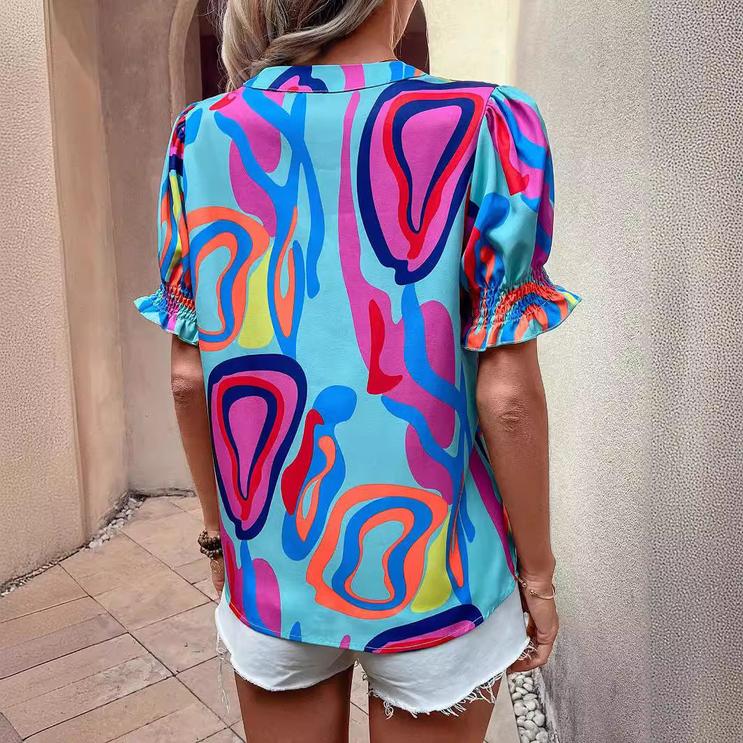 Damen Bluse mit kessen Puffärmeln und kreativem Grafikdesign Echo Archiv