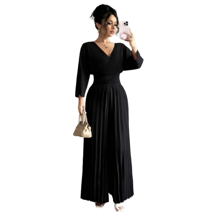 Damen Maxikleid mit Wickeloberteil, Tailliertem Rippbund und Plisseerock – Orélia