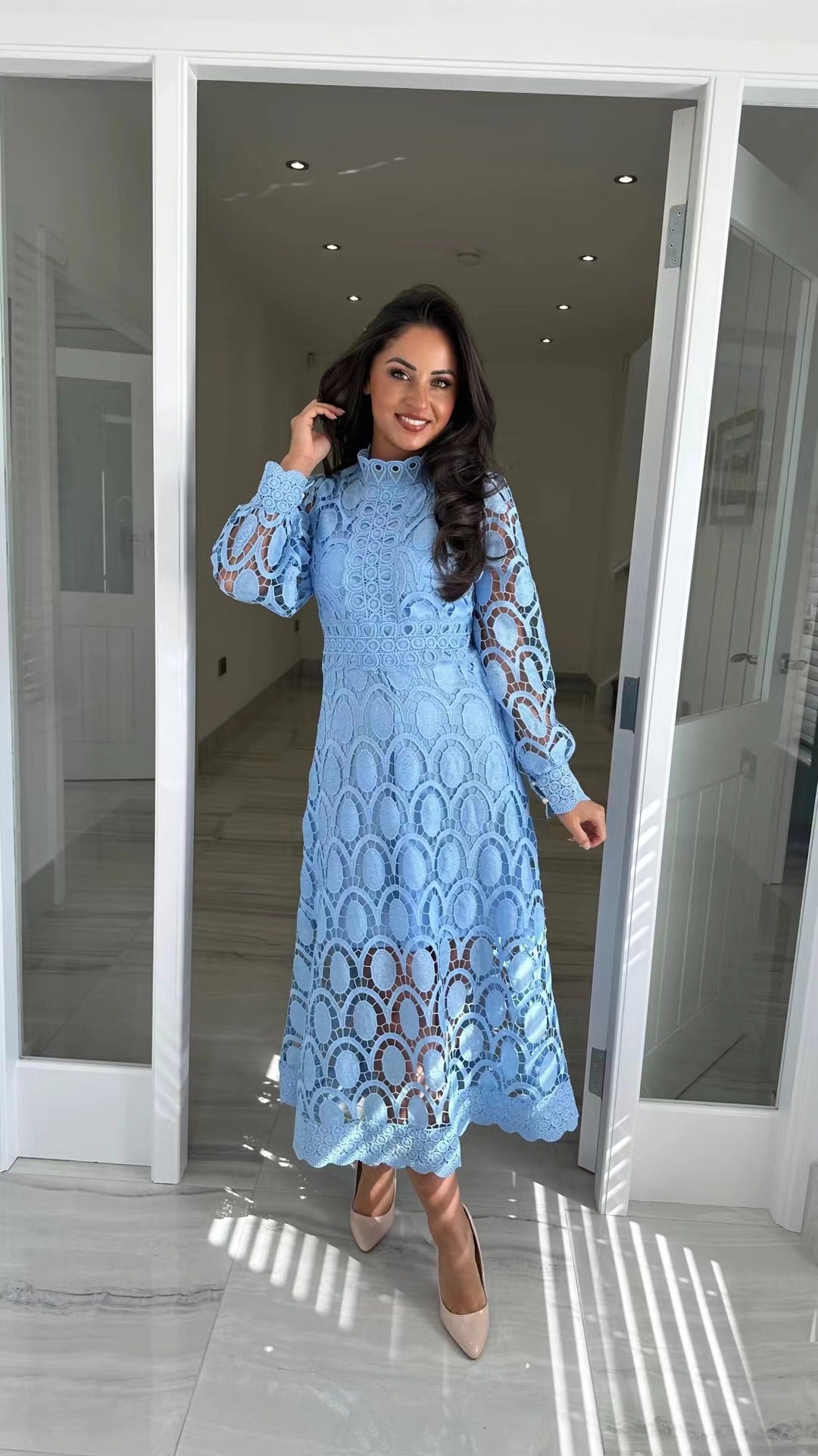 Damen nan gehäkeltes Midikleid mit Stehkragen transparenten Spitzenärmeln und taillierter A-Linie Echo Archiv