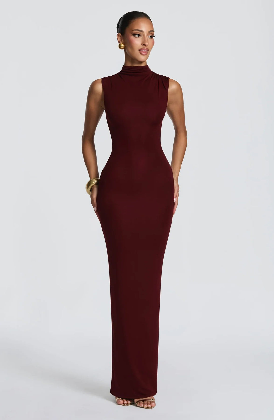 Damen Elegantes langes Kleid mit hohem Kragen und figurbetonter Silhouette Echo Archiv