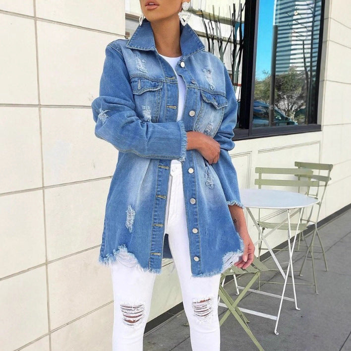 Damen Oversize-Jeansjacke mit Destroyed-Details, Fransensaum und verdeckter Knopfleiste Echo Archiv