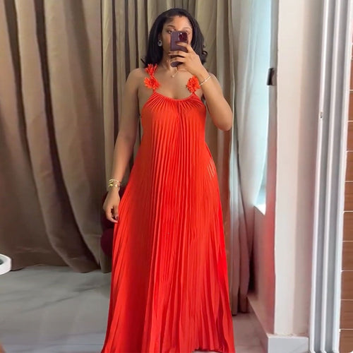 Damen Elegantes Maxikleid mit lässigem Faltenwurf und dekorativen Schulterblüten Echo Archiv