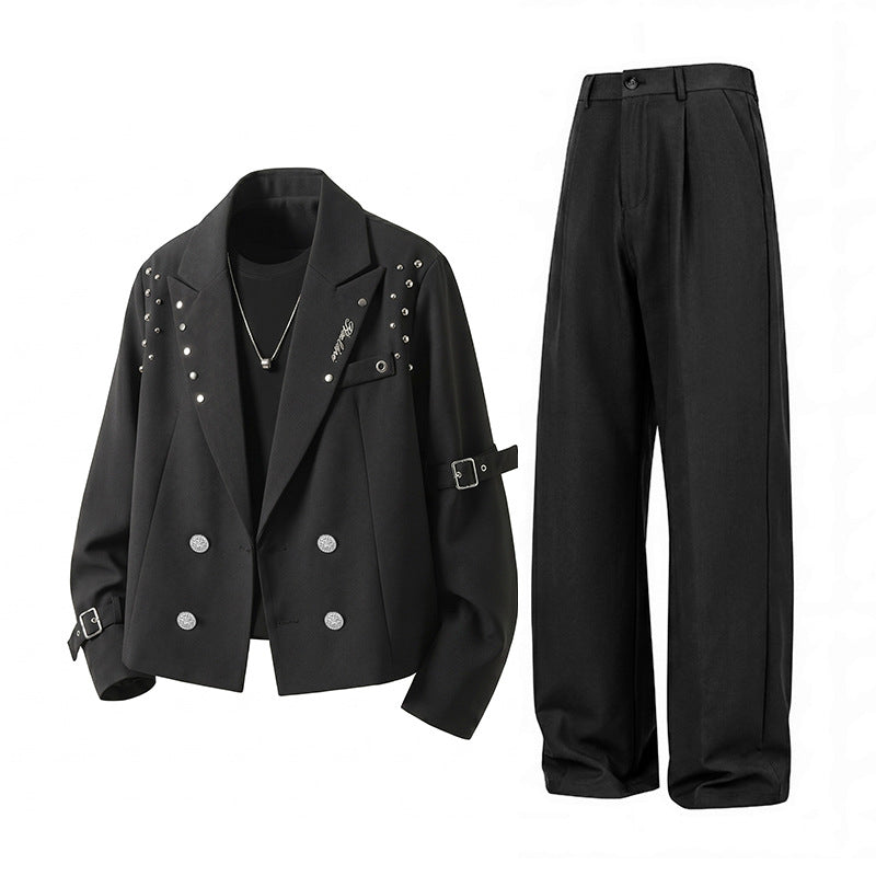 Herren Kurzblazer-Jacke im Rockigen Biker‑Look mit Nietenbesatz, Doppelreiher & Ärmel-Schnallen Echoarchiv