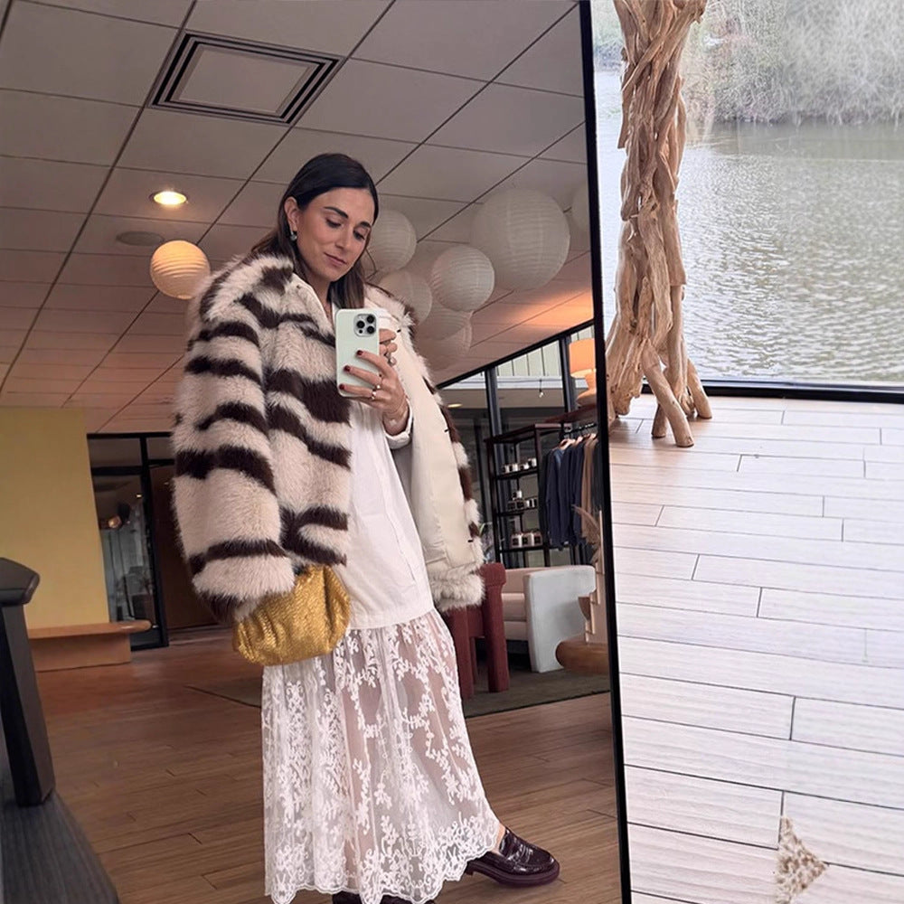 Damen Gestreifter Oversize Kunstpelz-Mantel mit kurzem Boxy-Schnitt Echoarchiv