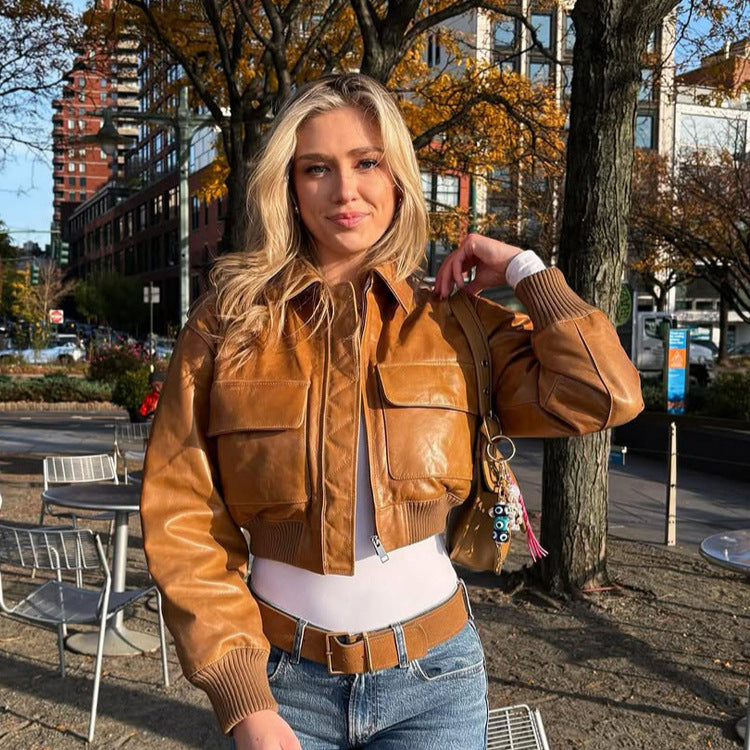 Damen Kurze Lederoptik-Blousonjacke mit großen Pattentaschen und geripptem Bund Echoarchiv