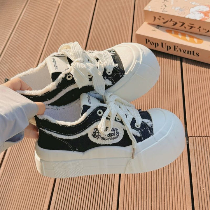 Damen Stilvolle Chunky Sneakers mit weißer Plattform und robustem Obermaterial Echo Archiv