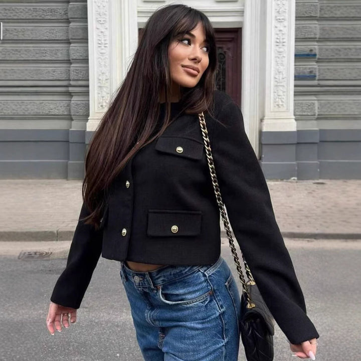 Damen Kurze Bouclé-Blazerjacke mit Rundhalsausschnitt, Zierleistentaschen und goldfarbenen Knöpfen Echo Archiv
