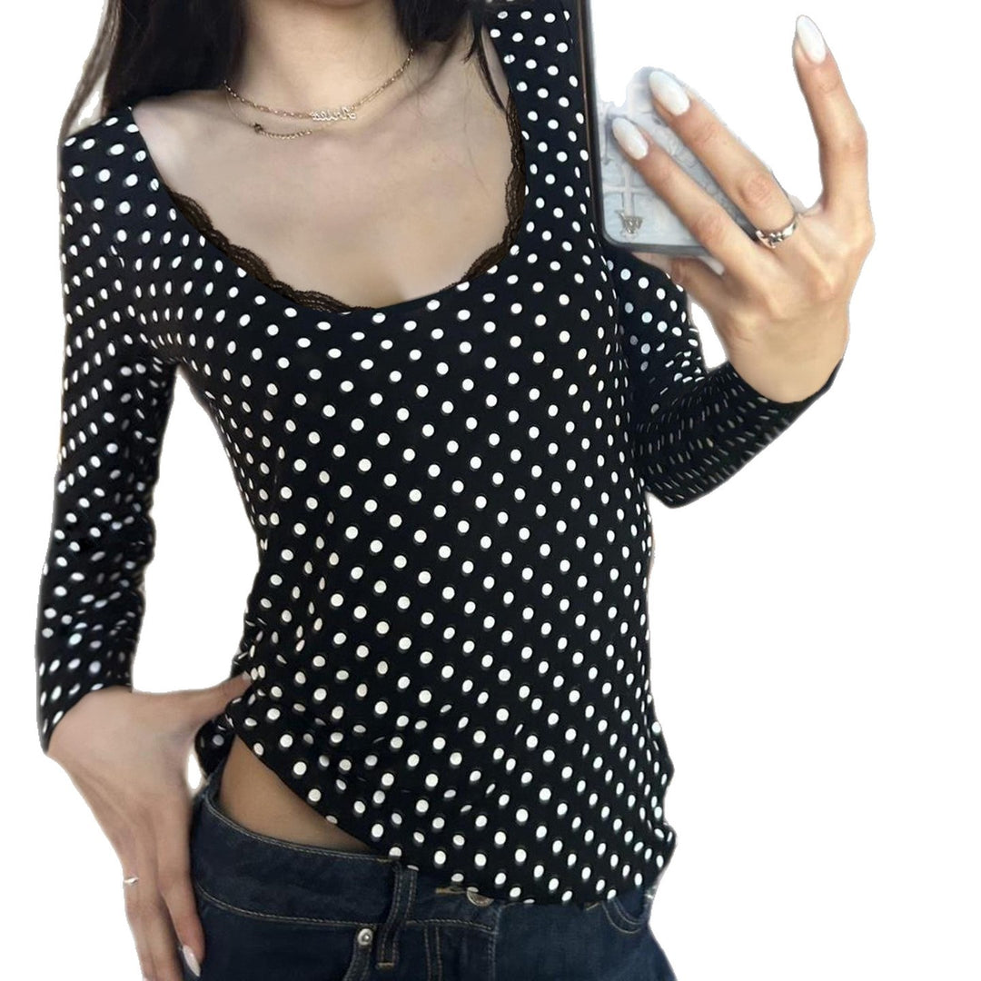 Damen nan figurbetontes Punktmuster‑Longsleeve mit Spitzenrand und dezentem Raffungseinsatz Echo Archiv