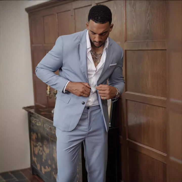 Herren Eleganter Anzug mit modernem Schnitt Echoarchiv