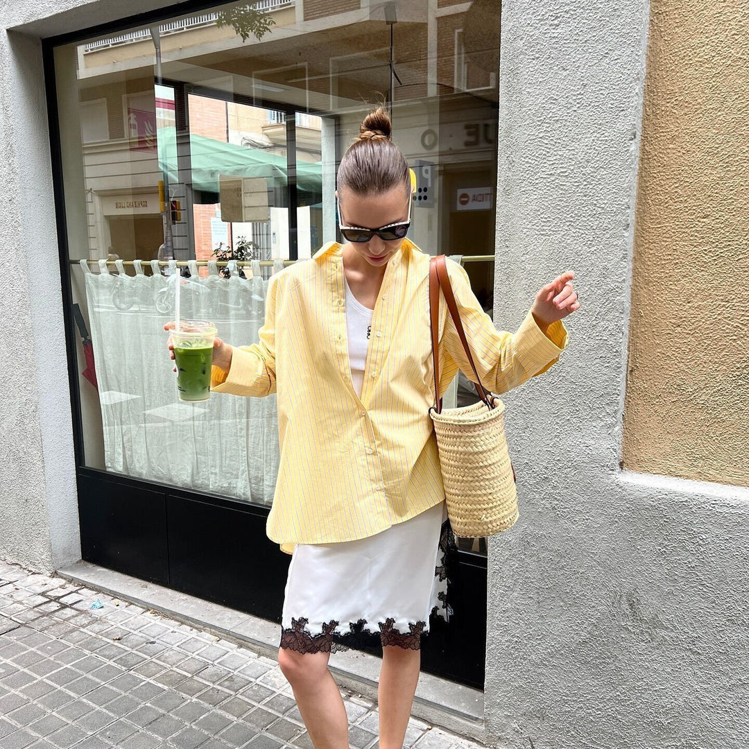 Damen nan lockere Oversize-Hemdbluse mit klassischem Kragen, durchgehender Knopfleiste und abgerundetem Saum Echo Archiv
