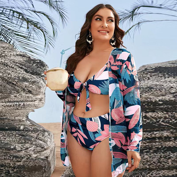 Damen Bikini-Set mit floralem Wickeloberteil und eleganter Strandjacke Echo Archiv