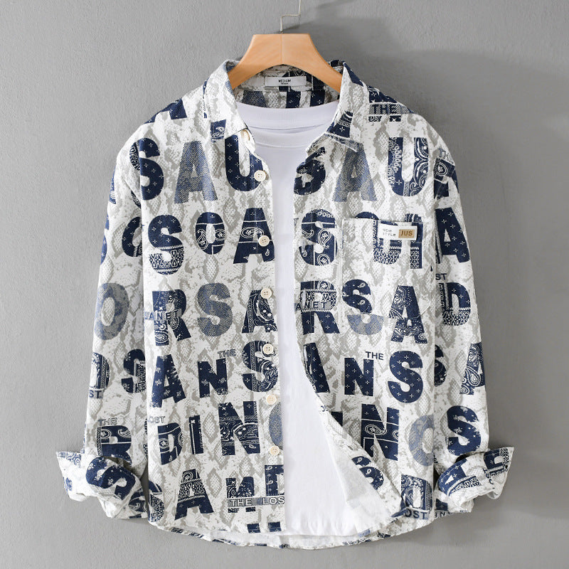 Herren Lockeres Hemdjacken-Overshirt mit Allover-Letterprint und Vintage‑Schlangenstruktur Echoarchiv
