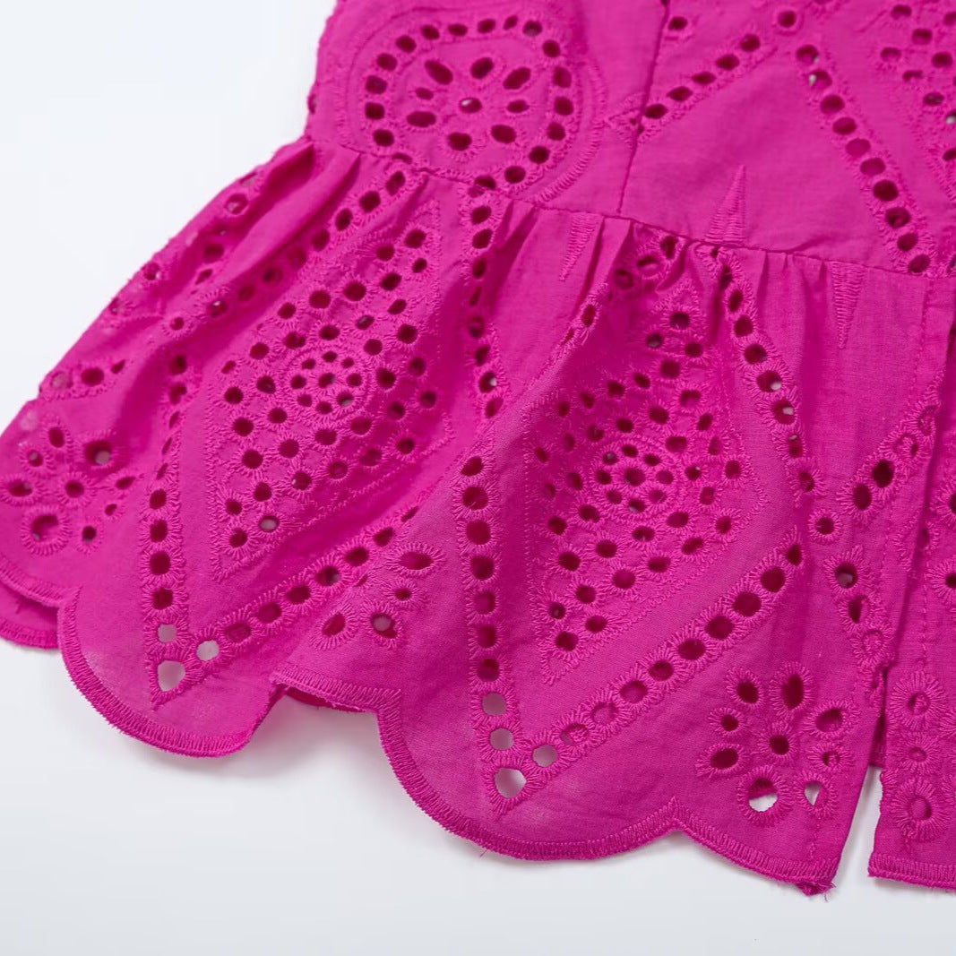 Damen Ärmelloses Baumwoll-Broderie Kleid mit Stehkragen, Knopfleiste und Stufenvolant Echoarchiv