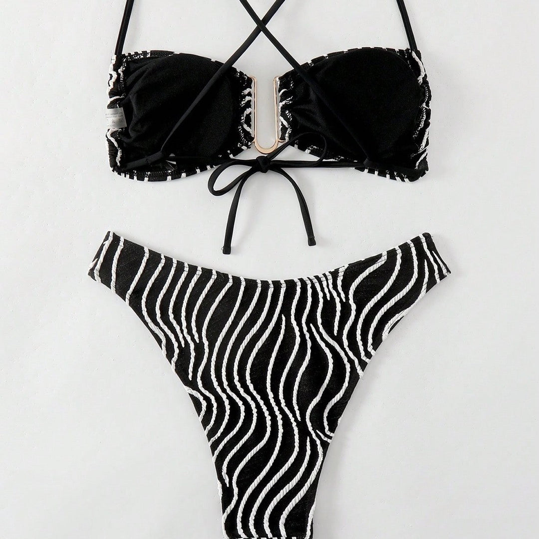 Damen Bikini mit elegantem Schnitt und modernem Muster Echo Archiv