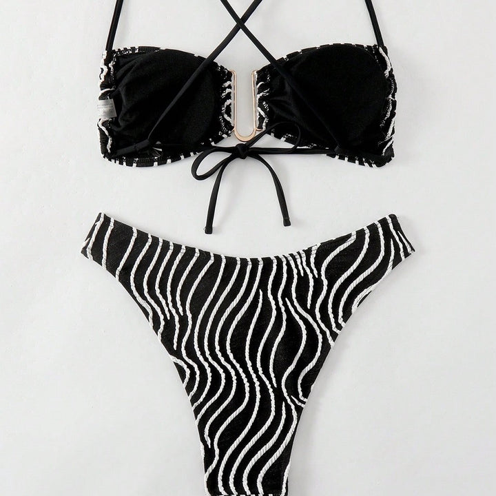 Damen Bikini mit elegantem Schnitt und modernem Muster Echo Archiv