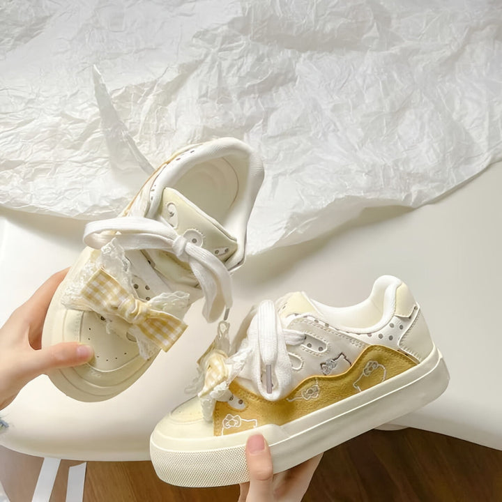 Damen Verspielte Sneakers mit Rüschendetail undem freundlichen Tiermotiven Echo Archiv