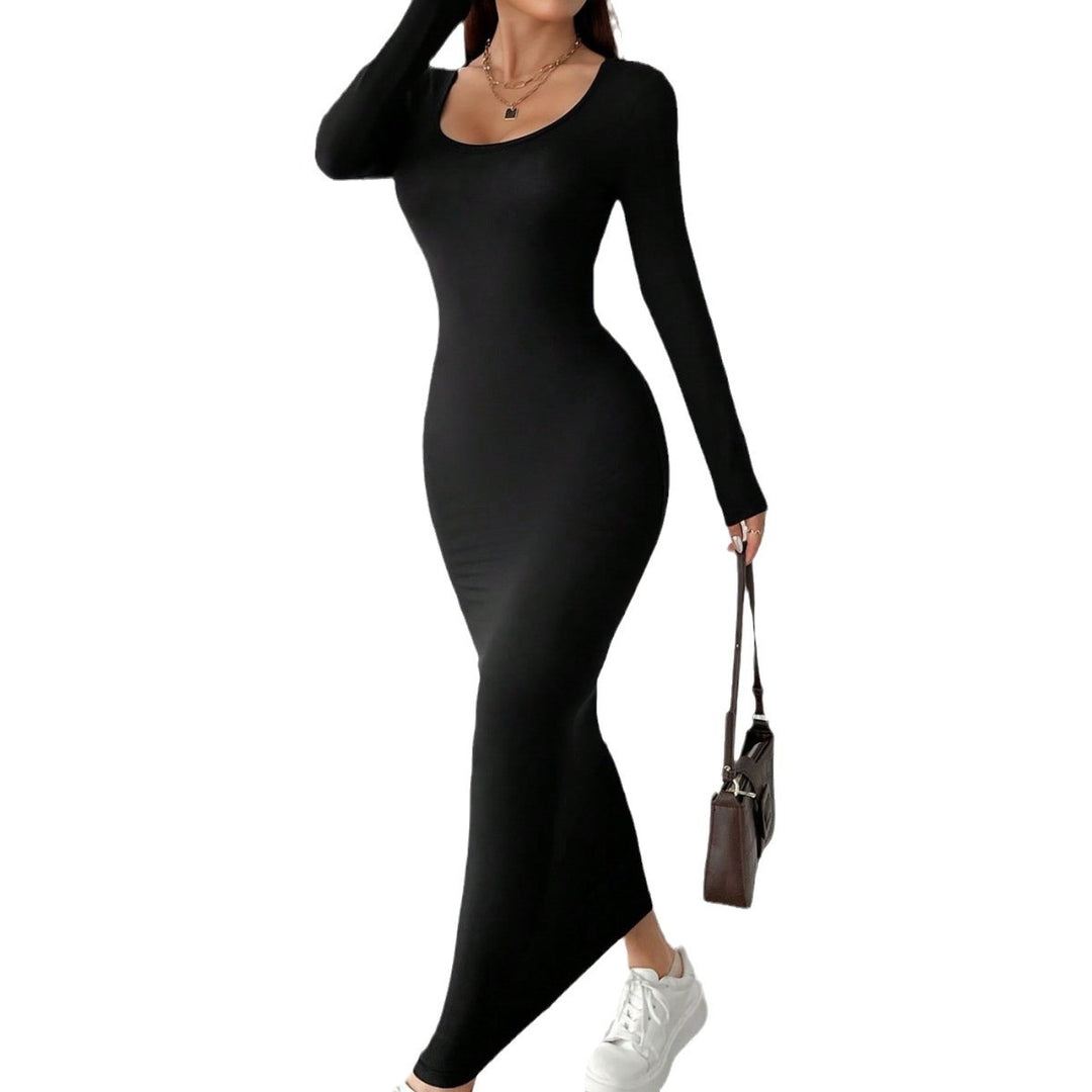 Damen figurbetontes langärmeliges Maxikleid mit tiefem Rundhalsausschnitt formendem Stretch-Jersey und knöchellanger Silhouette – Valéora