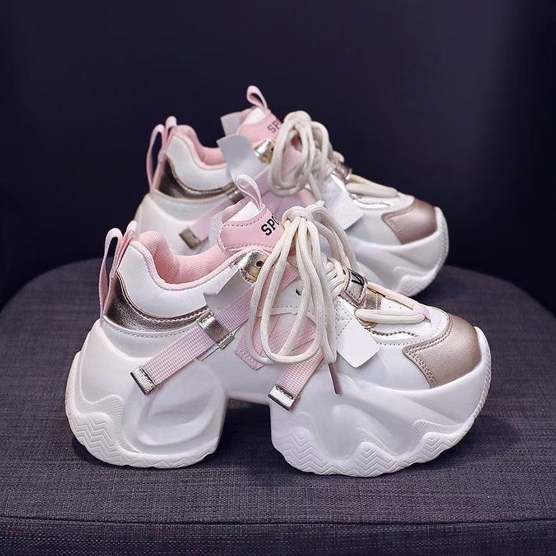 Damen Sportliche Sneaker mit innovativem Dämpfungssystem und futuristischem Design Echo Archiv