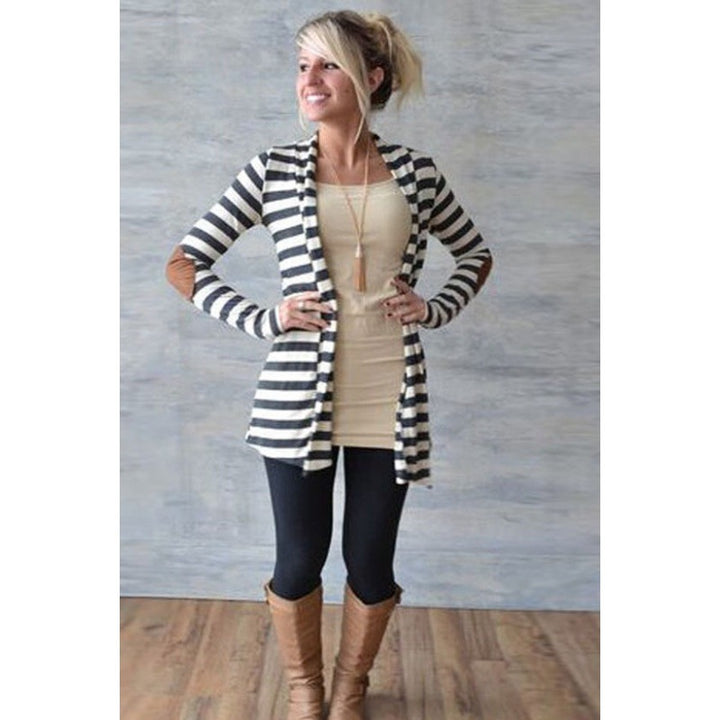 Damen Gestreifter Longcardigan mit offenem Waterfall-Schnitt und Ellbogen-Patches – Veloura