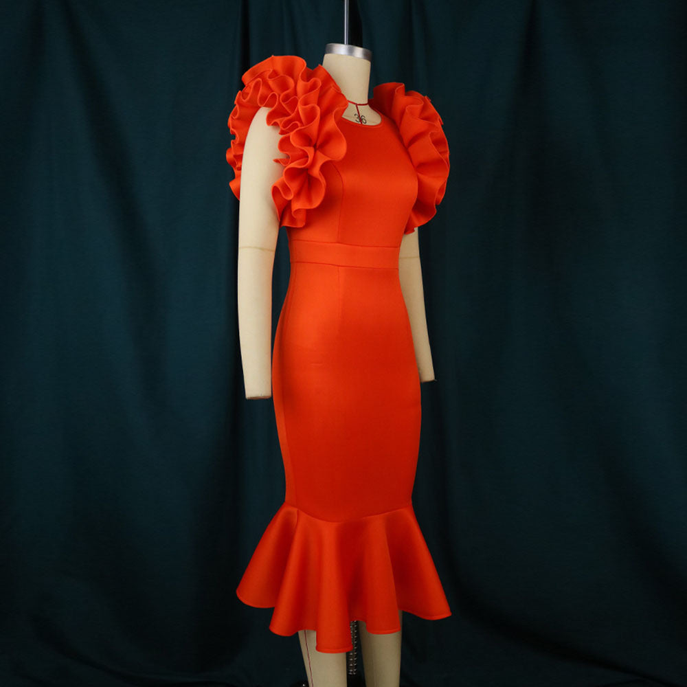 Damen figurbetontes Kleid mit voluminösen Rüschensäumen Echo Archiv