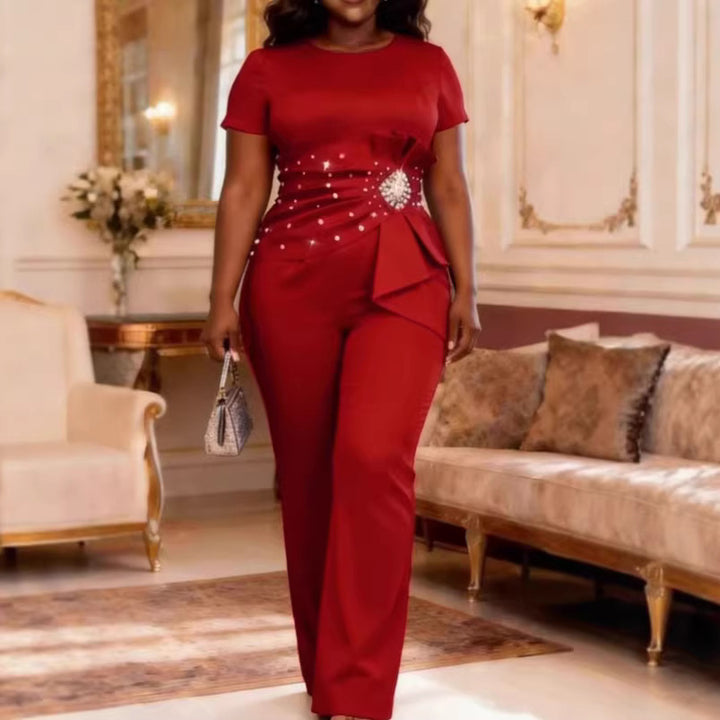 Damen eleganter Jumpsuit mit dekorativem Rüschen-Detail und Perlenakzenten Echo Archiv
