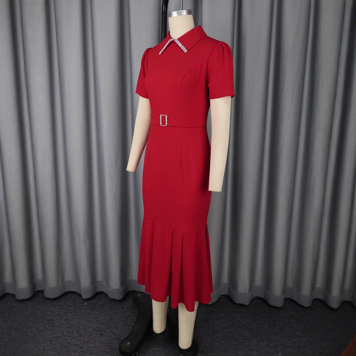 Damen figurbetontes Abendkleid mit Rüschen und eleganter Ausstattung Echo Archiv