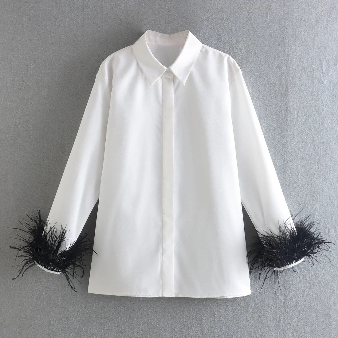 Damen Elegante Baumwollbluse mit Federbesatz an Manschetten und klassischem Hemdkragen Echo Archiv