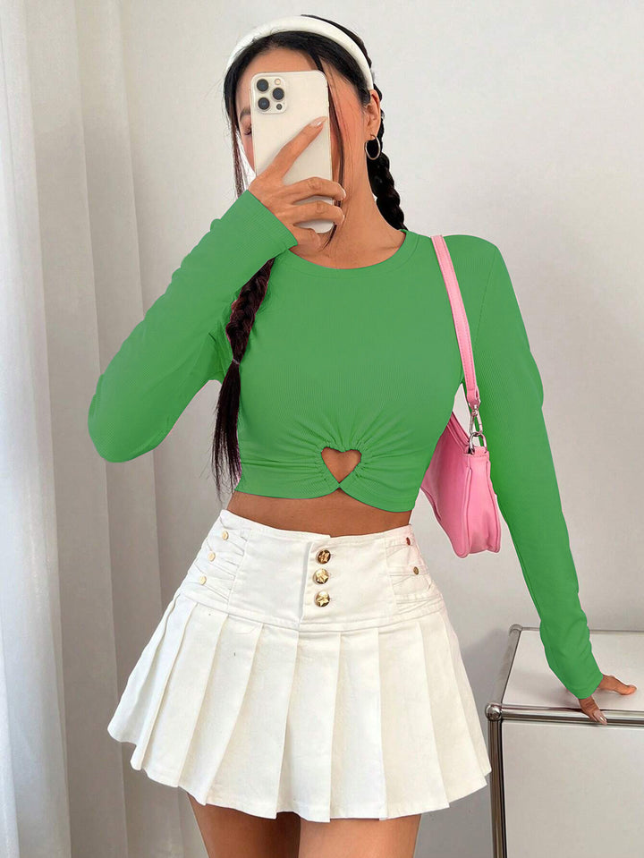 Damen gerafftes Crop-Top mit Herz-Cutout, langärmlig und feiner Rippstruktur – Avérine