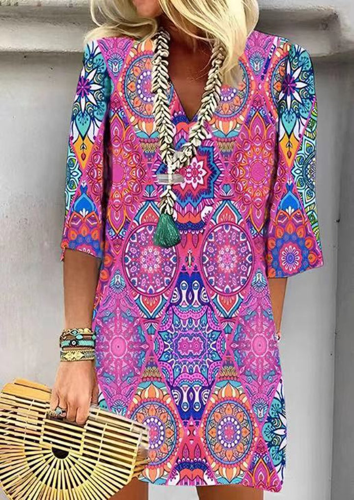 Damen nan kurzes Boho‑Tunika‑Minikleid mit V‑Ausschnitt, Mandala‑Alloverprint und Dreiviertelärmeln Echo Archiv