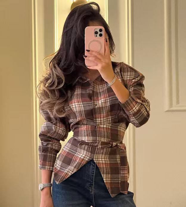 Damen Karo-Bluse mit Puffärmeln und taillierendem Bindegürtel Echoarchiv