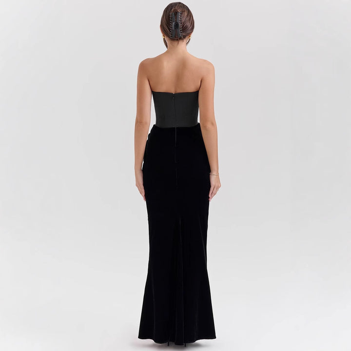 Damen Elegantes langes Abendkleid mit trägerlosem Oberteil und figurbetontem Schnitt Echo Archiv