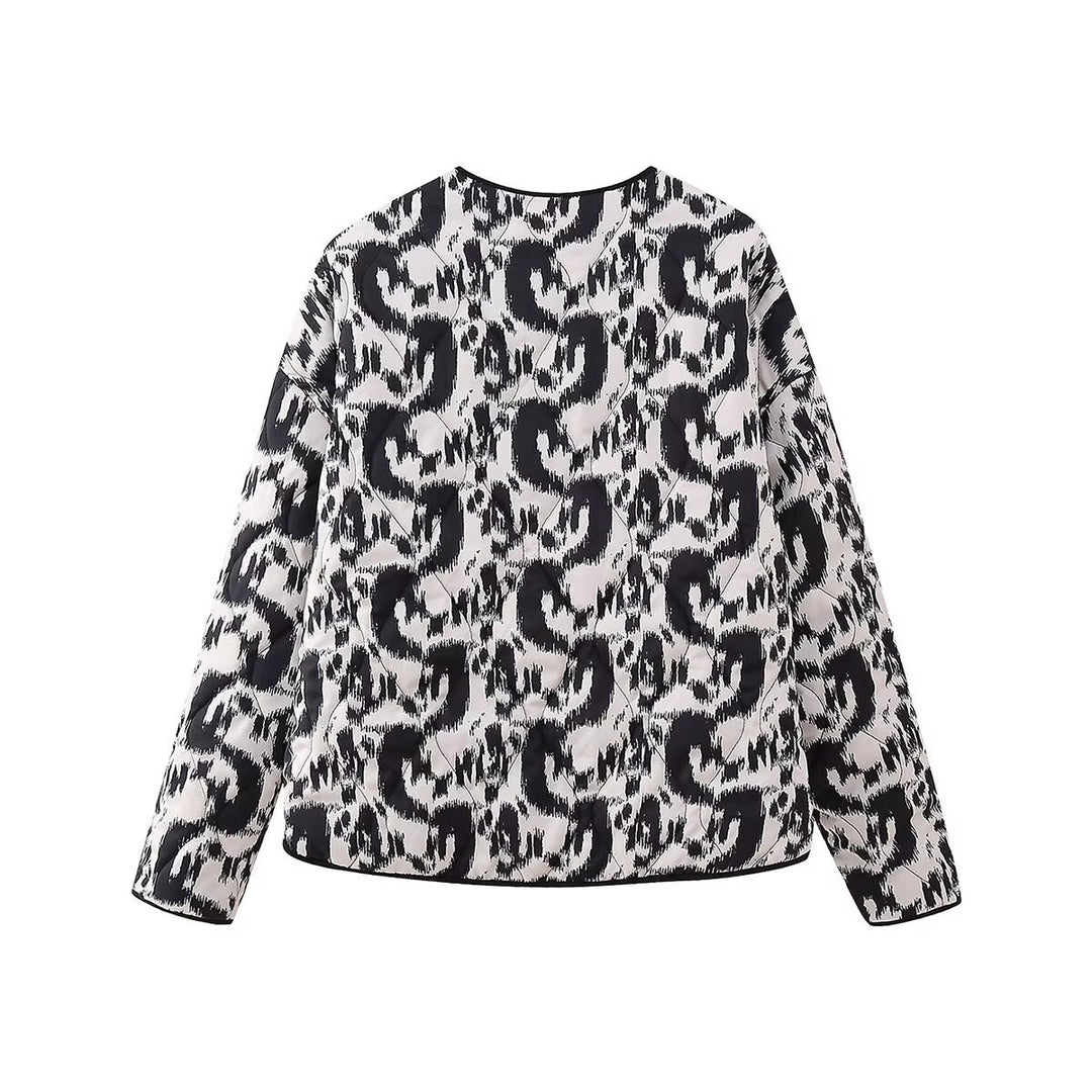 Damen gesteppte Leo-Print Steppjacke mit Rundhalsausschnitt, Druckknopfverschluss und aufgesetzten Taschen – Célinea