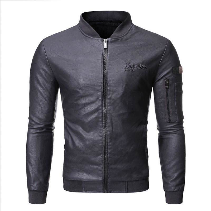 Herren eleganter Kunstlederjacke mit praktischem Stehkragen und modischen Reißverschlüssen Echoarchiv