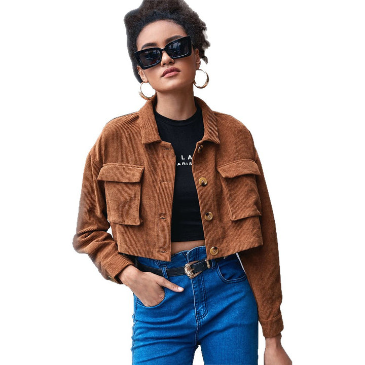 Damen cropped Cordjacke mit aufgesetzten Klappentaschen Hemdkragen und Knopfverschluss – Célinea