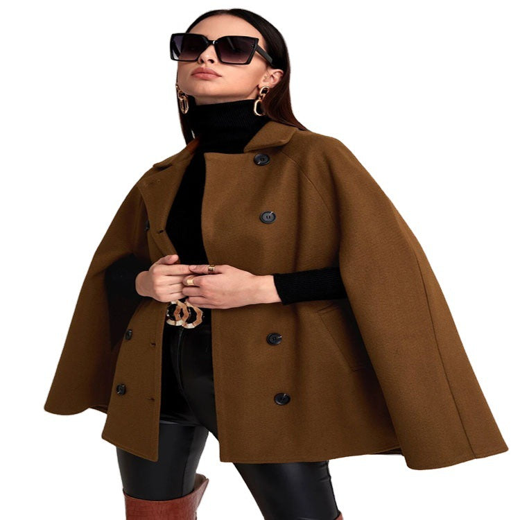 Damen Kurzcape-Mantel im Boxy-Tailoring mit verdeckten Ärmelschlitzen und Reverskragen Echoarchiv