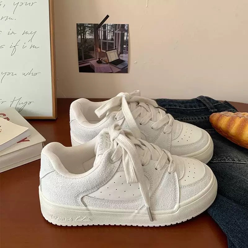 Damen Sneakers im modernen minimalistischen Design mit atmungsaktiven Oberflächen und gepolsterter Innensohle Echo Archiv