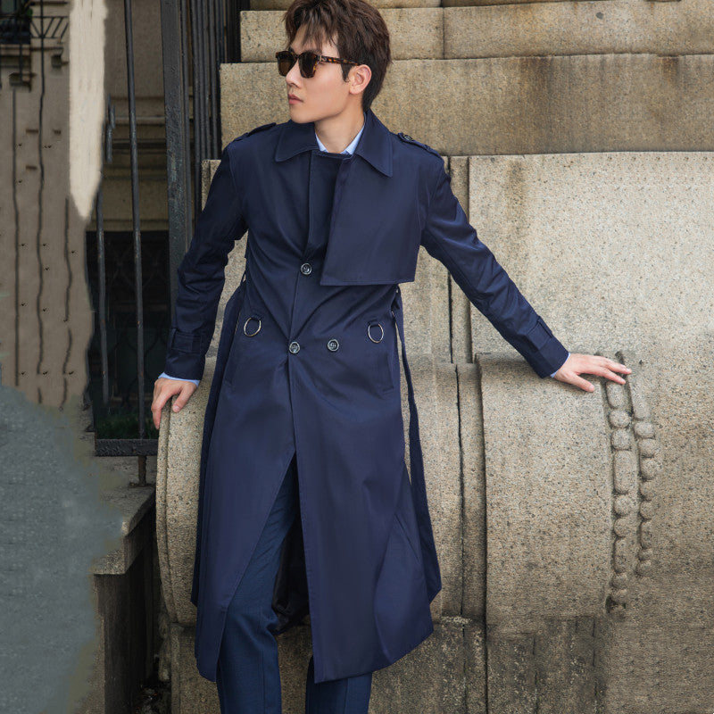 Herren langer doppelreihiger Trenchcoat mit Sturmklappe und D-Ring-Details Echoarchiv