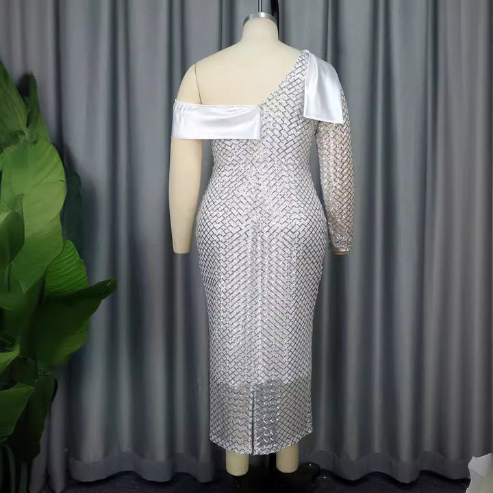 Damen Glamouröses Abendkleid mit asymmetrischem Ausschnitt Echo Archiv