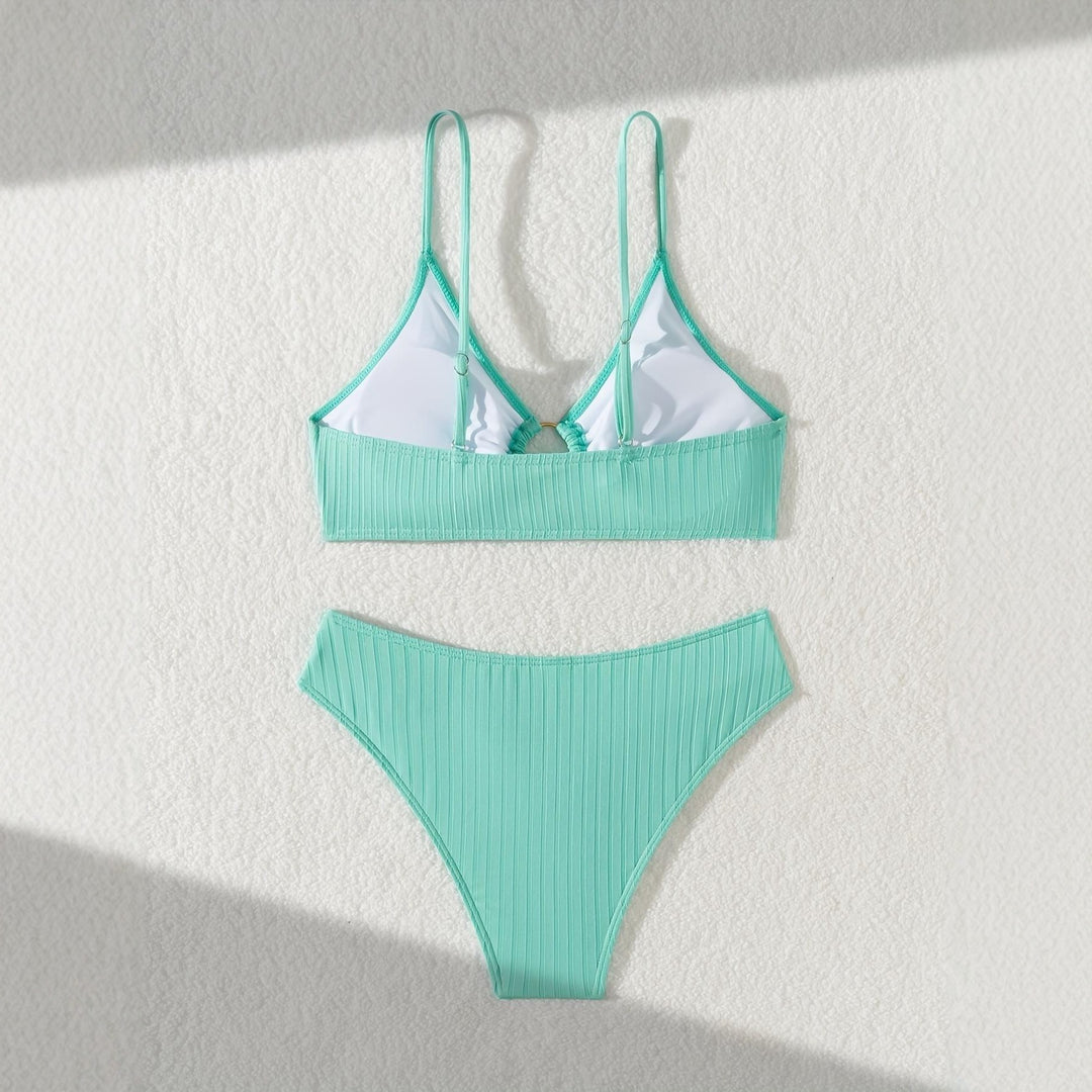 Damen Raffiniertes Bikinitop mit V-Ausschnitt und dekorativem Ring Echo Archiv