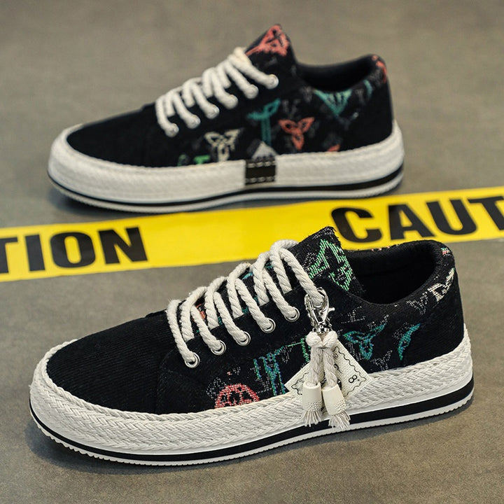 Damen bestickte Canvas‑Sneaker mit Quastenanhänger und geflochtener Plateausohle Echo Archiv