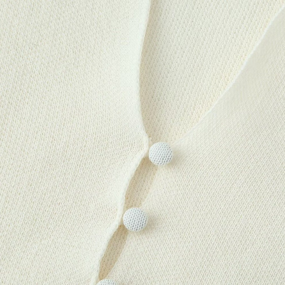 Damen plissiertes Midi-Kleid mit eleganter Knopfleiste und V-Ausschnitt Echo Archiv