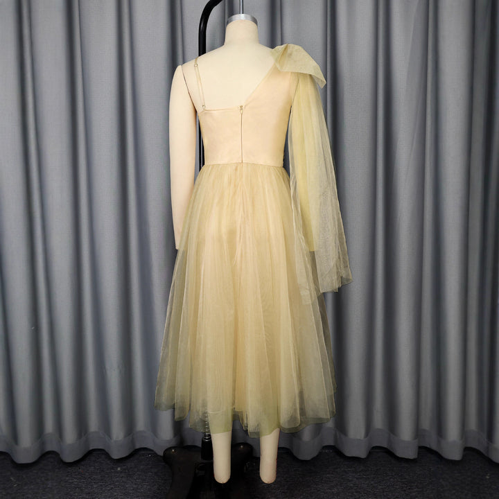 Damen festliches Midikleid mit asymmetrischem Chiffon-Overlay und floraler Applikation Echo Archiv