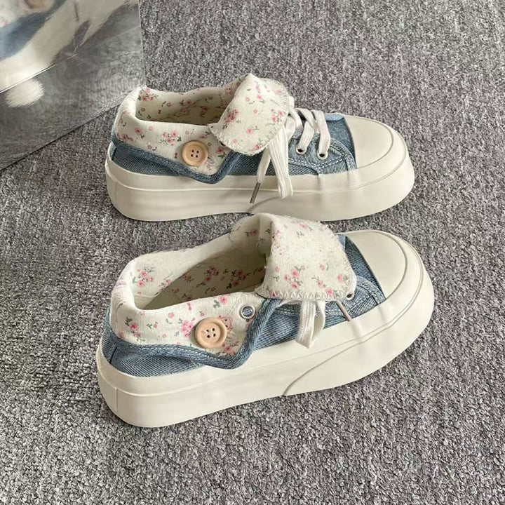Damen Modische Sneakers mit besonderen Knopf-Details und verspieltem Karomuster Echo Archiv