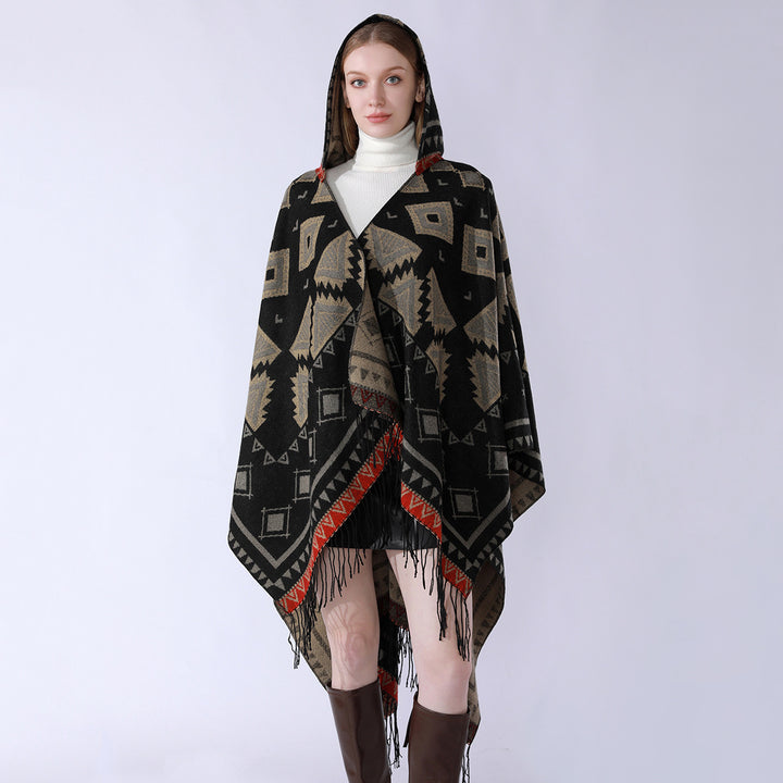 Damen Zweilagiger Kapuzen-Überwurf mit asymmetrischem Fransensaum und geometrischem Jacquard – Montévia