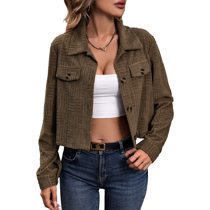 Damen Kurzjacke mit geometrischer Struktursteppung und aufgesetzten Brusttaschen Echoarchiv